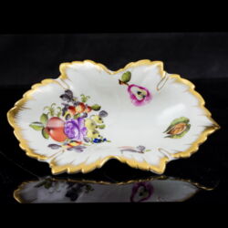 Picture 2/3 -Herend small plate in the shape of a grape leaf with a fruit pattern