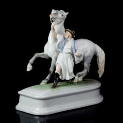 Kép 1/4 - Herendi porcelán csikós a lovával