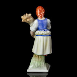 Picture 4/5 -Herendi porcelán kévekötő asszony figura