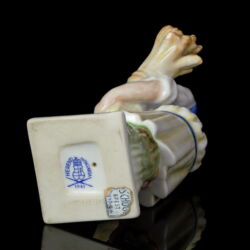 Picture 5/5 -Herendi porcelán kévekötő asszony figura