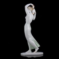 Picture 3/7 -Herendi porcelán kisplasztika: Vízhordó nő figura