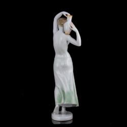 Picture 4/7 -Herendi porcelán kisplasztika: Vízhordó nő figura