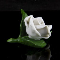 Kép 1/3 - Herendi fehér rózsa asztali dísz