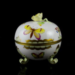 Kép 3/3 - Herendi porcelán Viktória mintás kerek bonbonier rózsás fogóval
