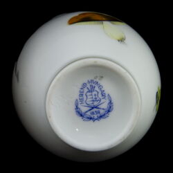 Kép 3/3 - Herendi porcelán váza festett gyümölcsmintával