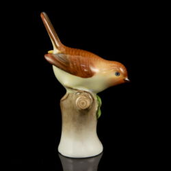 Kép 1/4 - Herendi porcelán faágon ülő madárka