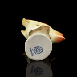 Kép 4/4 - Herendi porcelán faágon ülő madárka
