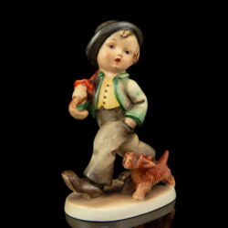 Kép 2/5 - Hummel kisfiú kutyával ernyővel (1935-49)