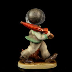 Kép 4/5 - Hummel kisfiú kutyával ernyővel (1935-49)