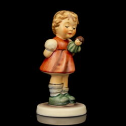 Picture 1/5 -Goebel Kislány figura babával "Pupet Princess"