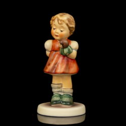 Picture 2/5 -Goebel Kislány figura babával "Pupet Princess"