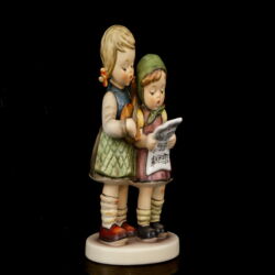 Picture 1/7 -Goebel "Close Harmony" Éneklő páros porcelán figura