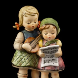 Picture 5/7 -Goebel "Close Harmony" Éneklő páros porcelán figura