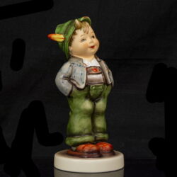 Picture 1/5 -Goebel "Hello World" Bajor népviseletbe öltzött fiú figura