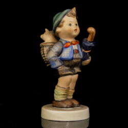 Picture 1/6 -Goebel "Market" Kisfiú esernyővel és kosarában egy malaccal