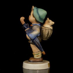 Picture 3/6 -Goebel "Market" Kisfiú esernyővel és kosarában egy malaccal