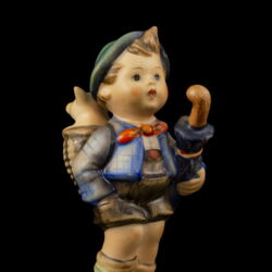 Picture 4/6 -Goebel "Market" Kisfiú esernyővel és kosarában egy malaccal