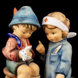 Picture 6/7 -Goebel "Little Nurse" kerámia figura 