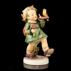 Picture 1/4 -Goebel "Joyful Adventure" Túrázó kislány figura 