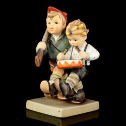 Kép 1/5 - Goebel "Volunteers" - Önkéntes páros figura