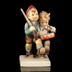 Kép 2/5 - Goebel "Volunteers" - Önkéntes páros figura