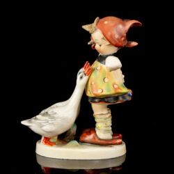 Kép 2/4 - Hummel figura "Goose Girl" Kislány libákkal