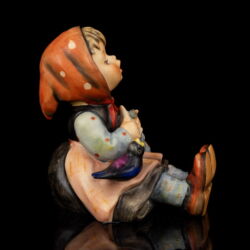 Kép 6/7 - Goebel "Happy Pastime" kötögető kislány figura