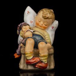 Picture 1/7 -Goebel porcelán fiú figura "Just dozing"  szunyókáló fiú figura 