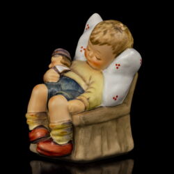 Picture 2/7 -Goebel porcelán fiú figura "Just dozing"  szunyókáló fiú figura 