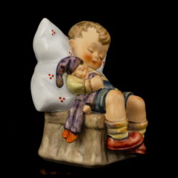 Picture 3/7 -Goebel porcelán fiú figura "Just dozing"  szunyókáló fiú figura 