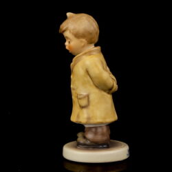 Picture 2/5 -Goebel porcelán figura: "Too shy to sing" -Bátortalan énekes fiú