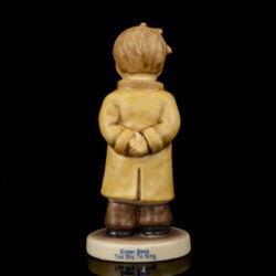 Picture 3/5 -Goebel porcelán figura: "Too shy to sing" -Bátortalan énekes fiú