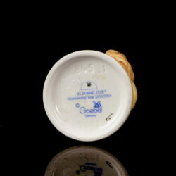 Picture 4/5 -Goebel porcelán figura: "Too shy to sing" -Bátortalan énekes fiú