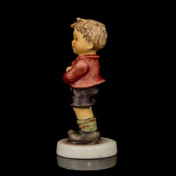 Picture 6/6 -Goebel figura "Spring gift" Ajándékozó kisfiú