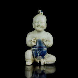 Kép 1/2 - Kínai mázas porcelán kisfiú figura