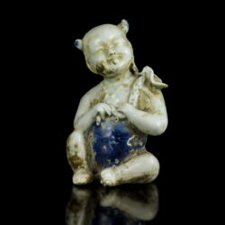 Kép 2/2 - Kínai mázas porcelán figura kezében lótuszvirággal