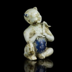 Kép 1/2 - Kínai mázas porcelán figura kezében lótuszvirággal