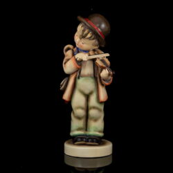 Kép 6/7 - Goebel figura "Little Fiddler" A csellista fiú kalapban esernyővel
