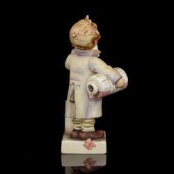 Kép 3/6 - Goebel figura "Little Pharmacist" A kis gyógyszerész 