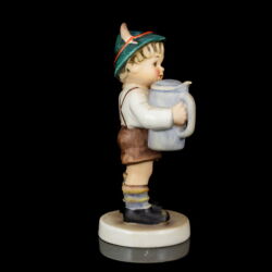 Kép 3/7 - Goebel figura "For Father"  A segítő kisfiú söröskorsóval és terménnyel a kezében