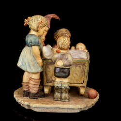 Picture 2/7 -Goebel "Rock-a-bye" Group picture: Children around the cradle (1991)