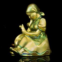 Picture 3/7 -Eozin mázas Zsolnay libát tömő lány kisplasztika