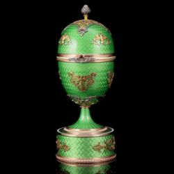 Picture 4/11 -Fabergé-style decorative egg with green luster enamel