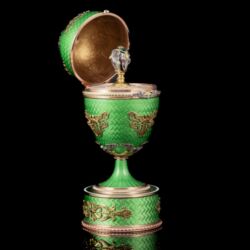 Picture 6/11 -Fabergé-style decorative egg with green luster enamel
