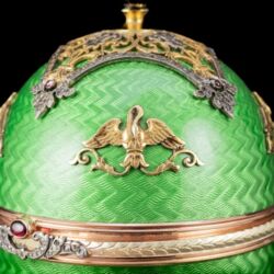 Picture 8/11 -Fabergé-style decorative egg with green luster enamel