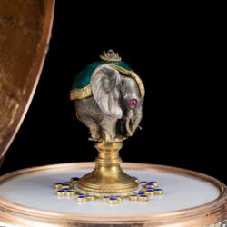 Picture 11/11 -Fabergé-style decorative egg with green luster enamel