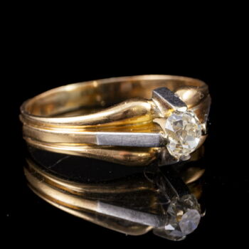 Golden engagement ring with an old-cut diamond (0.35 ct)