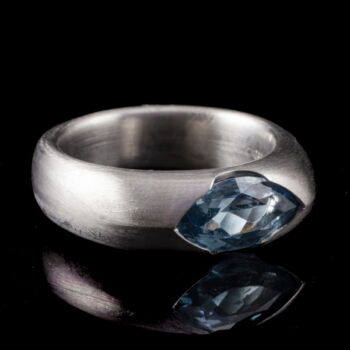 Platinum ring with blue (paraiba) tourmaline 