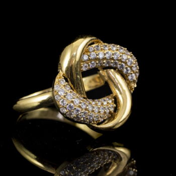 Gold ring studded with zirconias