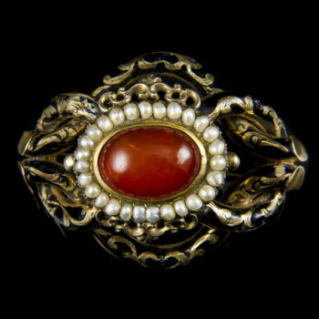 Biedermeier golden brooch with carnelian and pearls